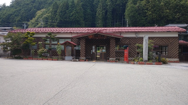 飛騨小坂駅駅舎